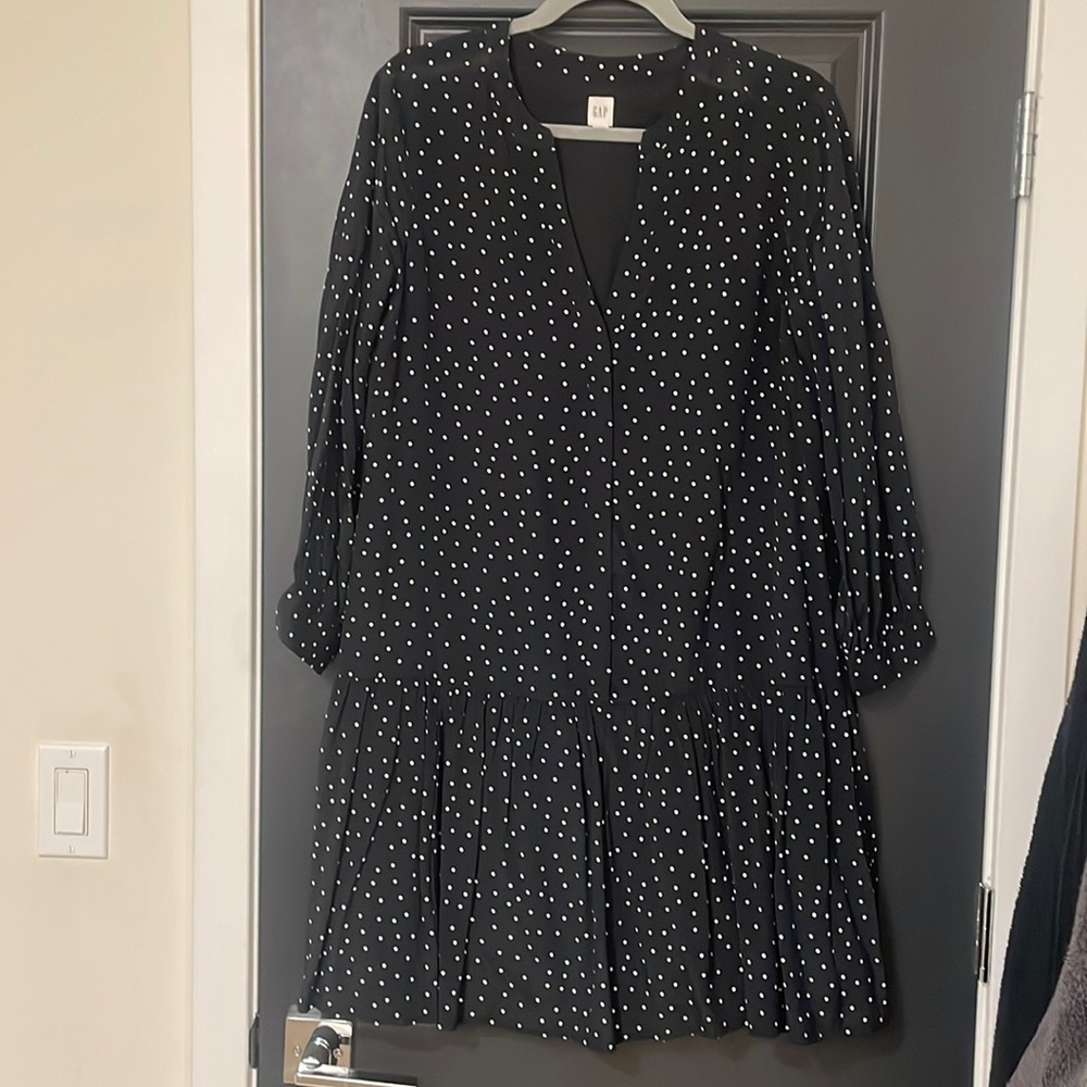 Gap v-neck shift dress
